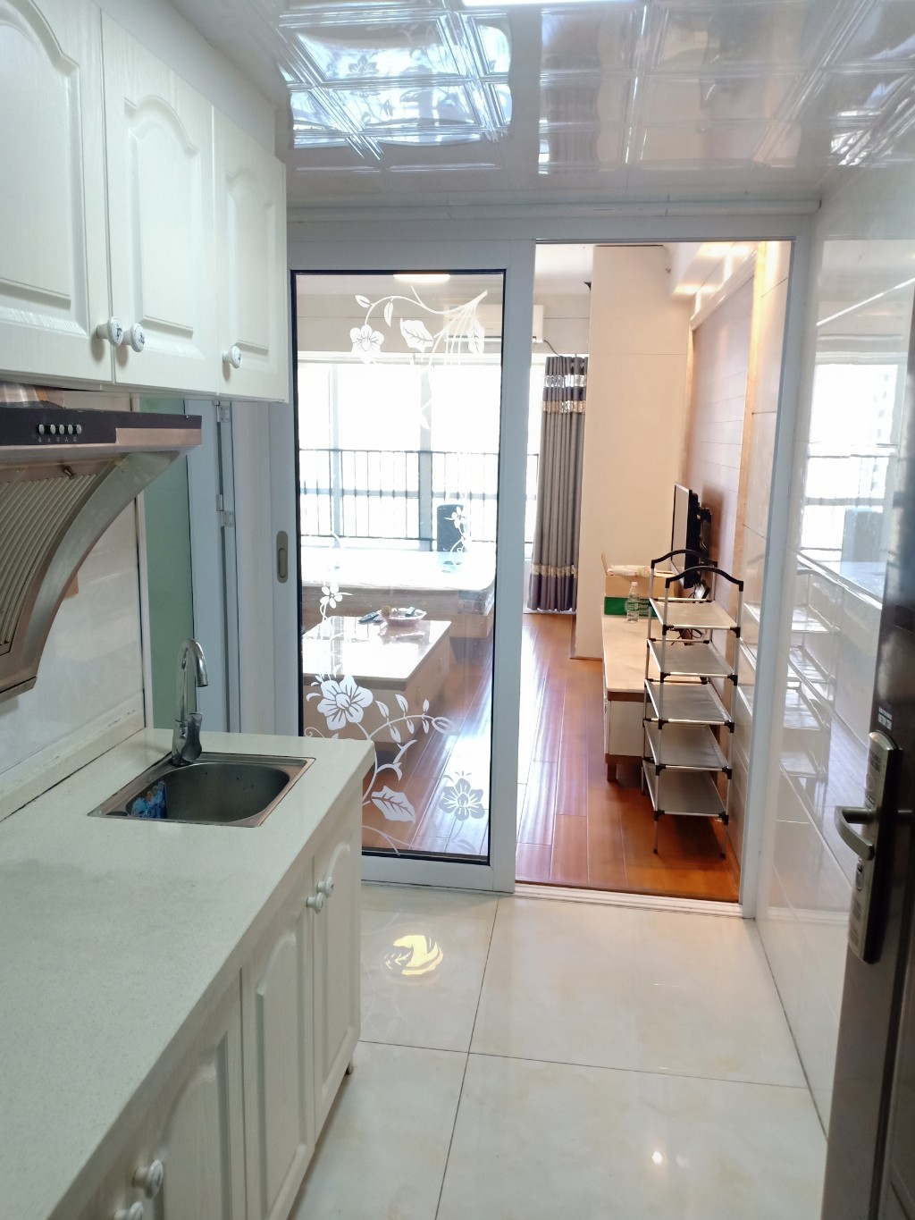 美的城三期 1室1厅1卫 31.5万 美的城三期 1室1厅1卫 31.5万客厅