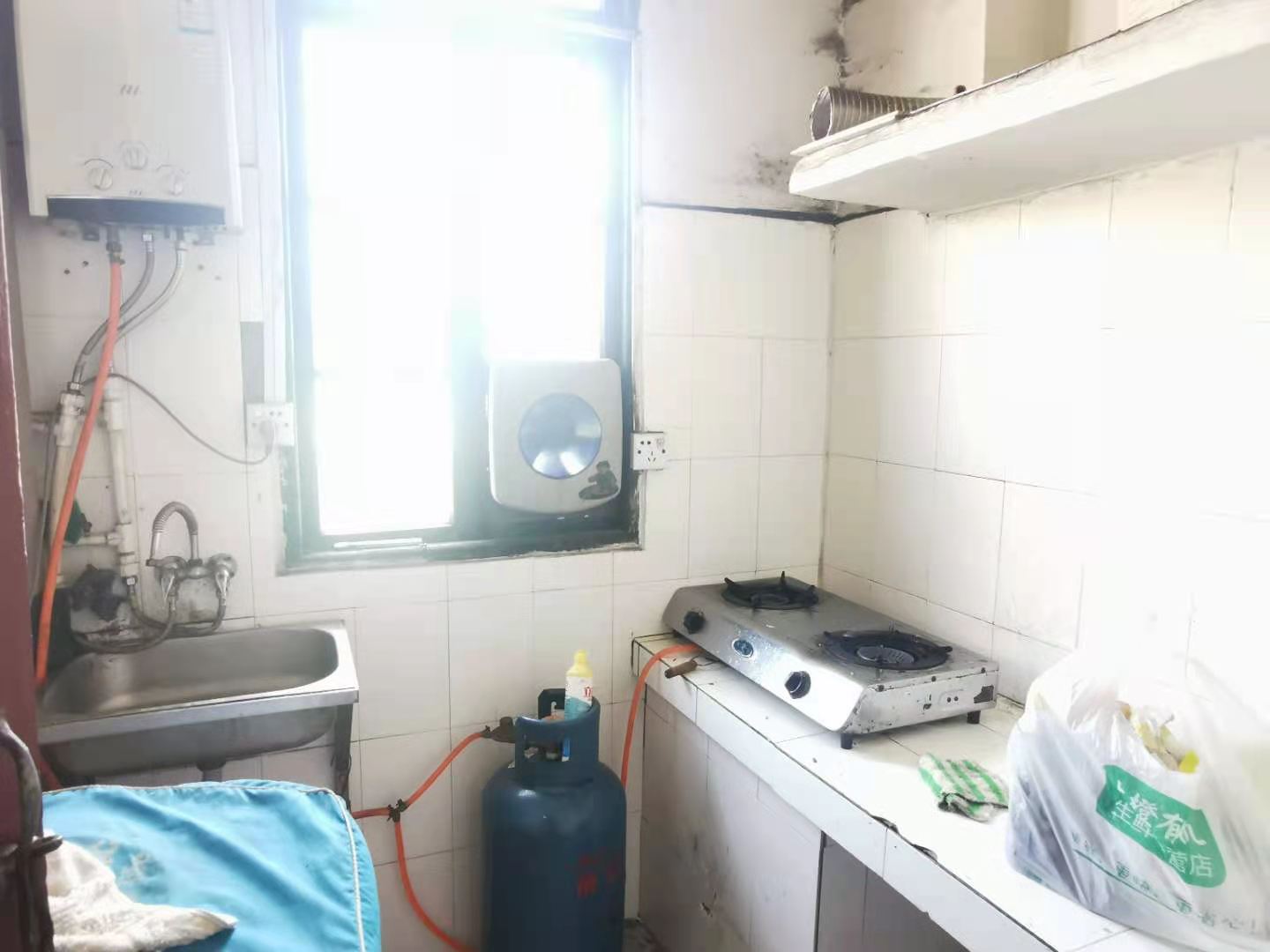 新华一村 1室1厅1卫 800.00元/月 新华一村 1室1厅1卫 800.00元/月室内图