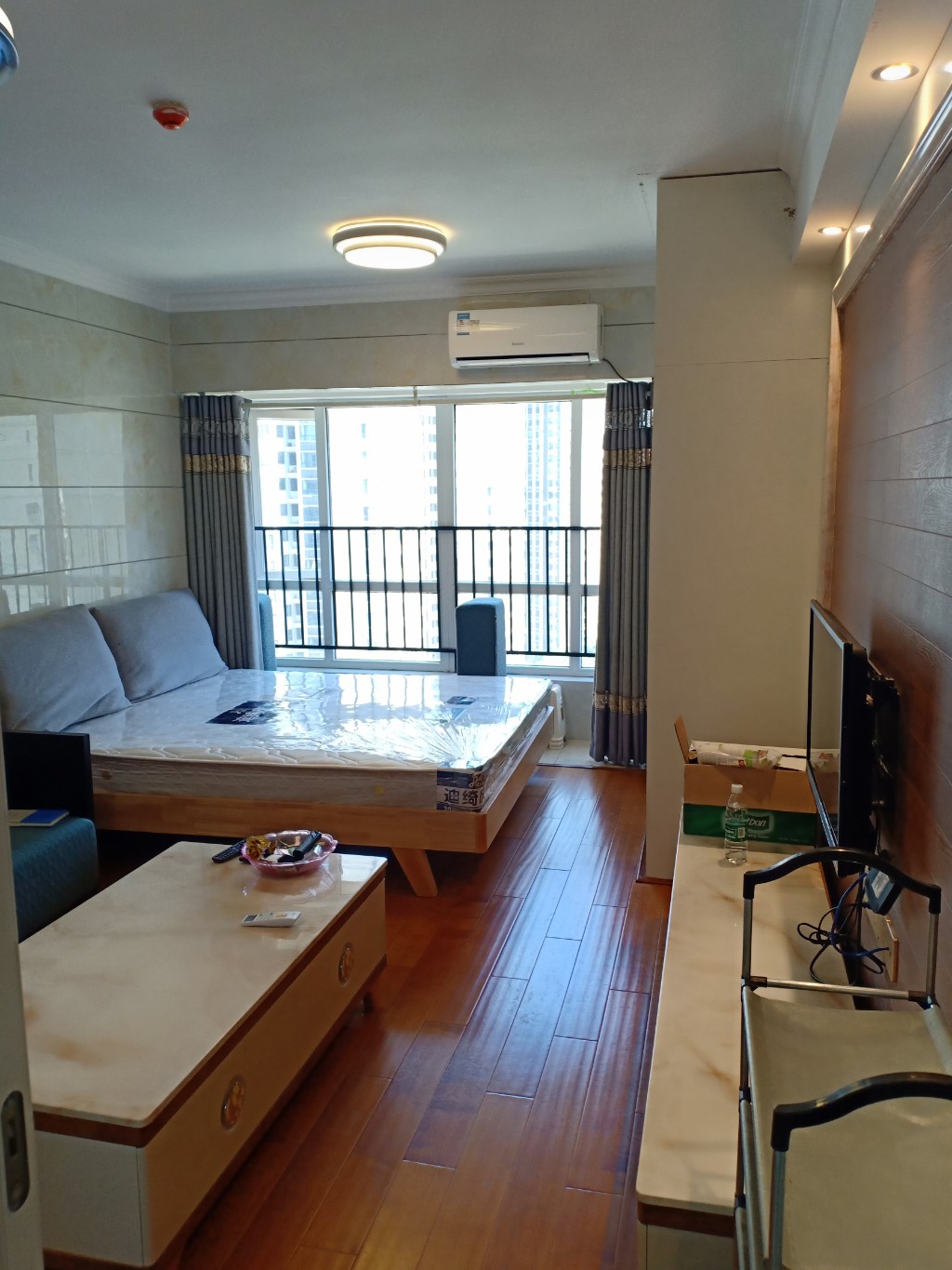 美的城三期 1室1厅1卫 31.5万 美的城三期 1室1厅1卫 31.5万客厅