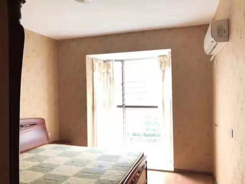 佳宁娜小区（梓山湖小区）  3室2厅2卫    81.8万客厅