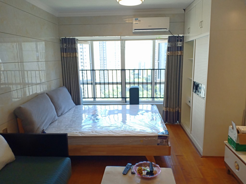 美的城三期 1室1厅1卫 31.5万 美的城三期 1室1厅1卫 31.5万客厅