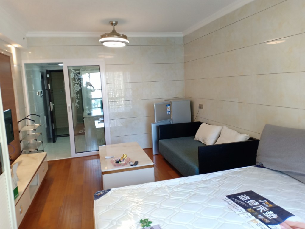 美的城三期 1室1厅1卫 31.5万 美的城三期 1室1厅1卫 31.5万客厅