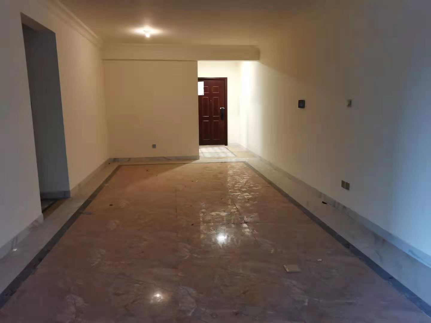 碧桂园梓山府 3室2厅2卫 2300.0元/月 碧桂园梓山府 3室2厅2卫 2300.0元/月室内图