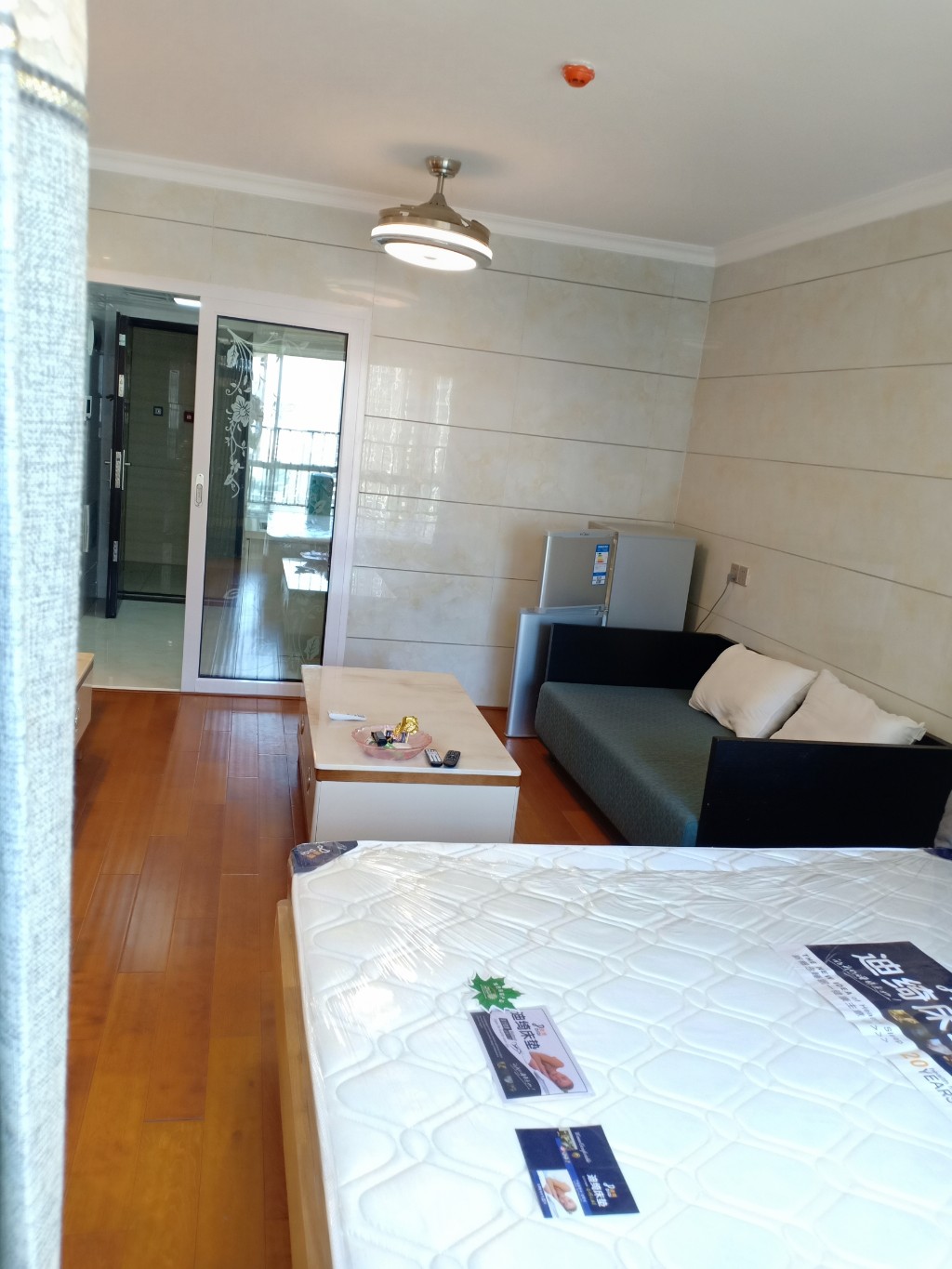 美的城三期 1室1厅1卫 31.5万 美的城三期 1室1厅1卫 31.5万客厅