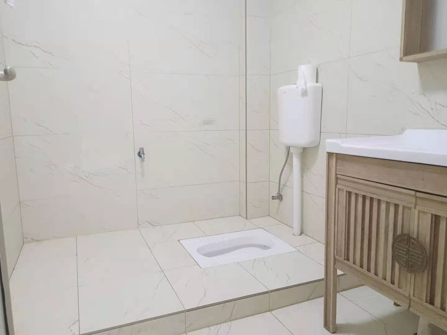 新世界梓山湖  5室3厅3卫    600.0万 新世界梓山湖  5室3厅3卫    600.0万客厅