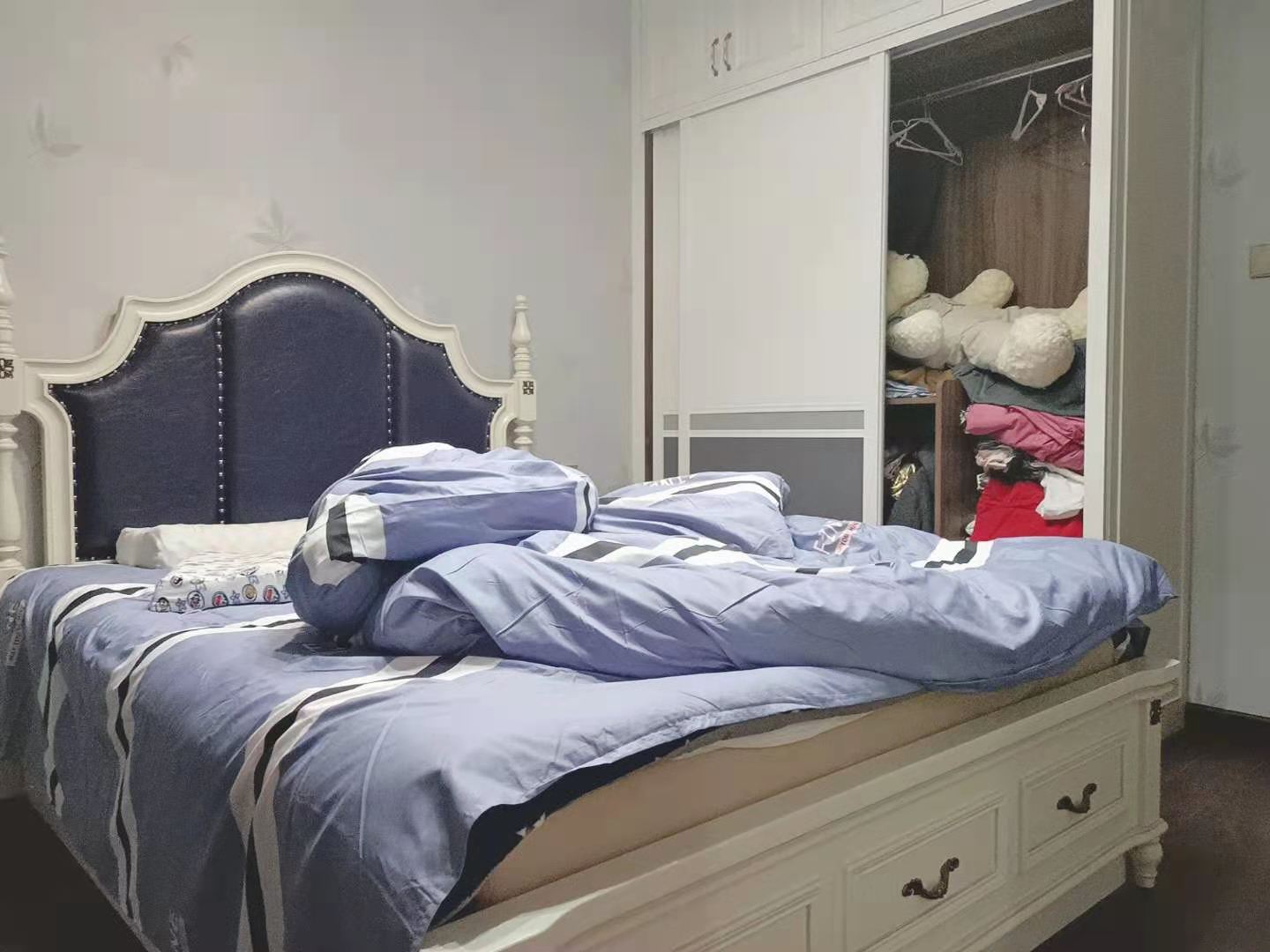 新世界梓山湖  5室3厅3卫    600.0万 新世界梓山湖  5室3厅3卫    600.0万客厅