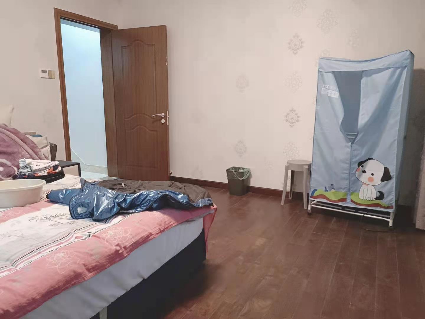 新世界梓山湖  5室3厅3卫   600.00万客厅