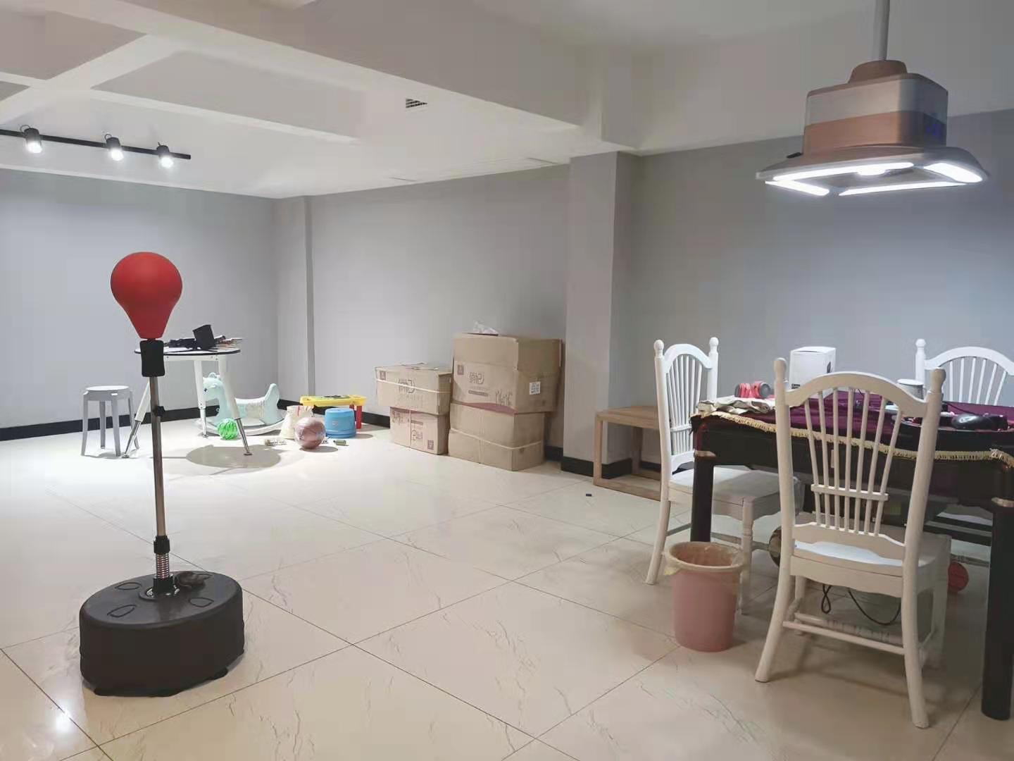 新世界梓山湖  5室3厅3卫    600.0万 新世界梓山湖  5室3厅3卫    600.0万客厅