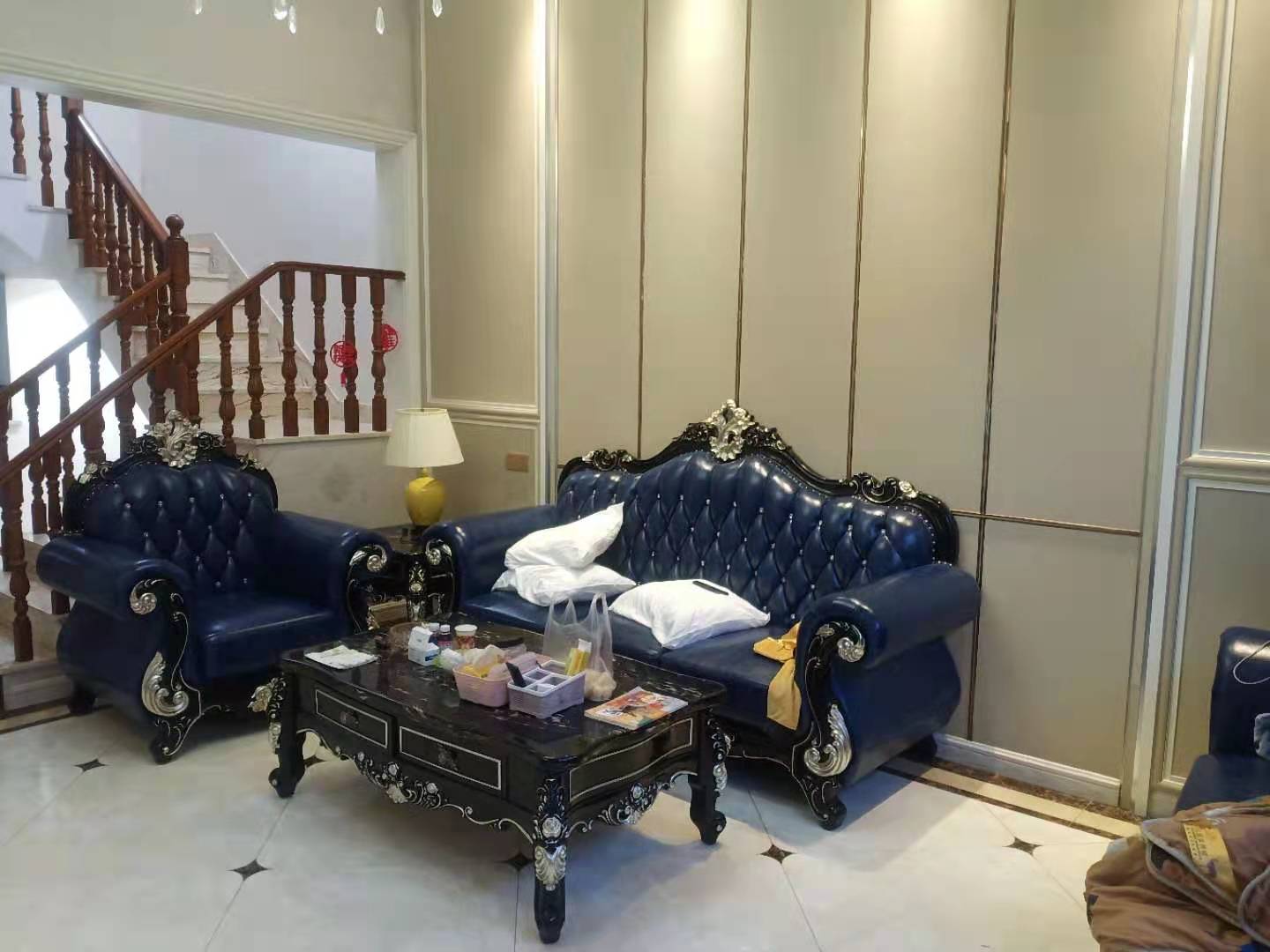 新世界梓山湖  5室3厅3卫    600.0万 新世界梓山湖  5室3厅3卫    600.0万客厅