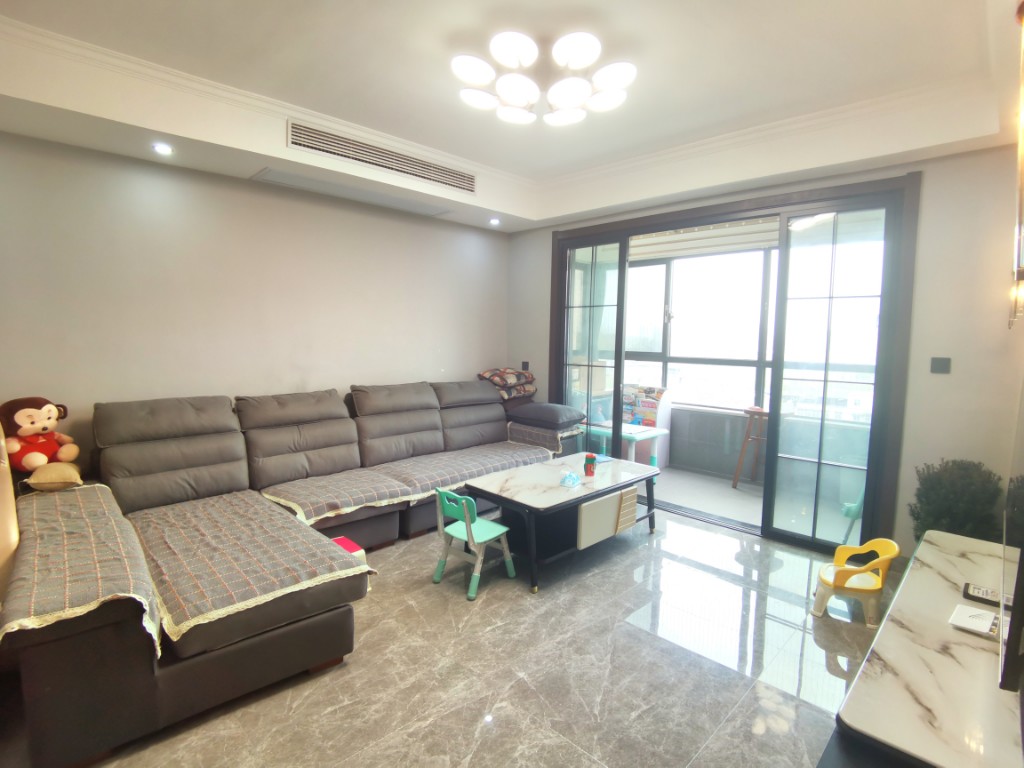 新桂广场 3室2厅2卫 110.0万 新桂广场 3室2厅2卫 110.0万客厅