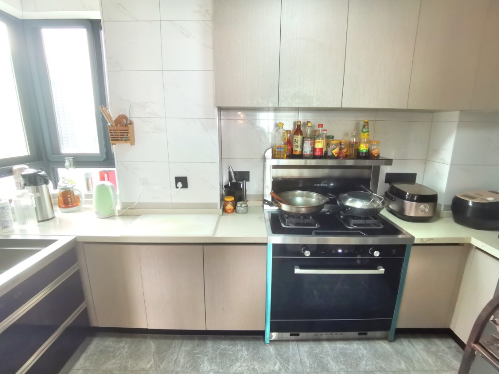 新桂广场 3室2厅2卫 110.0万 新桂广场 3室2厅2卫 110.0万客厅