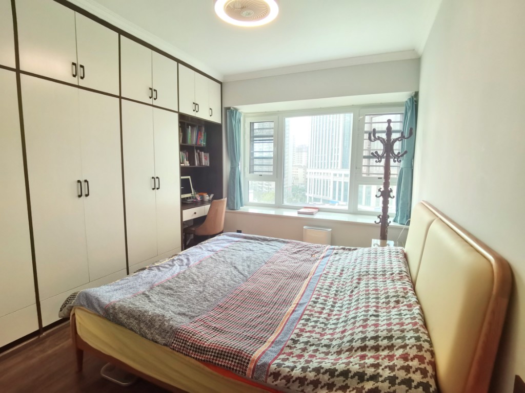 新桂广场  3室2厅2卫    110.0万客厅