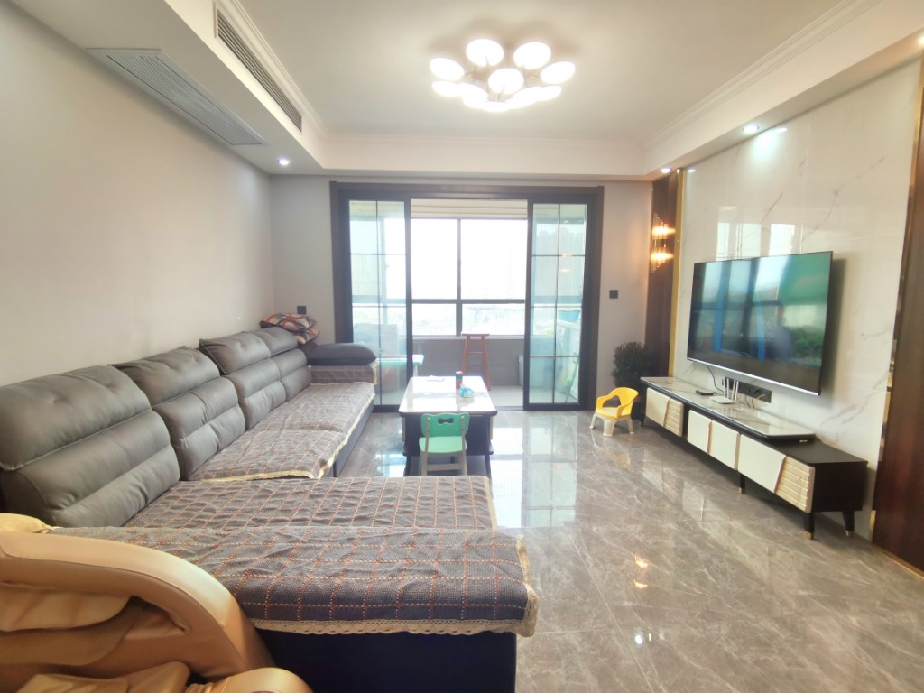 新桂广场 3室2厅2卫 110.0万 新桂广场 3室2厅2卫 110.0万客厅