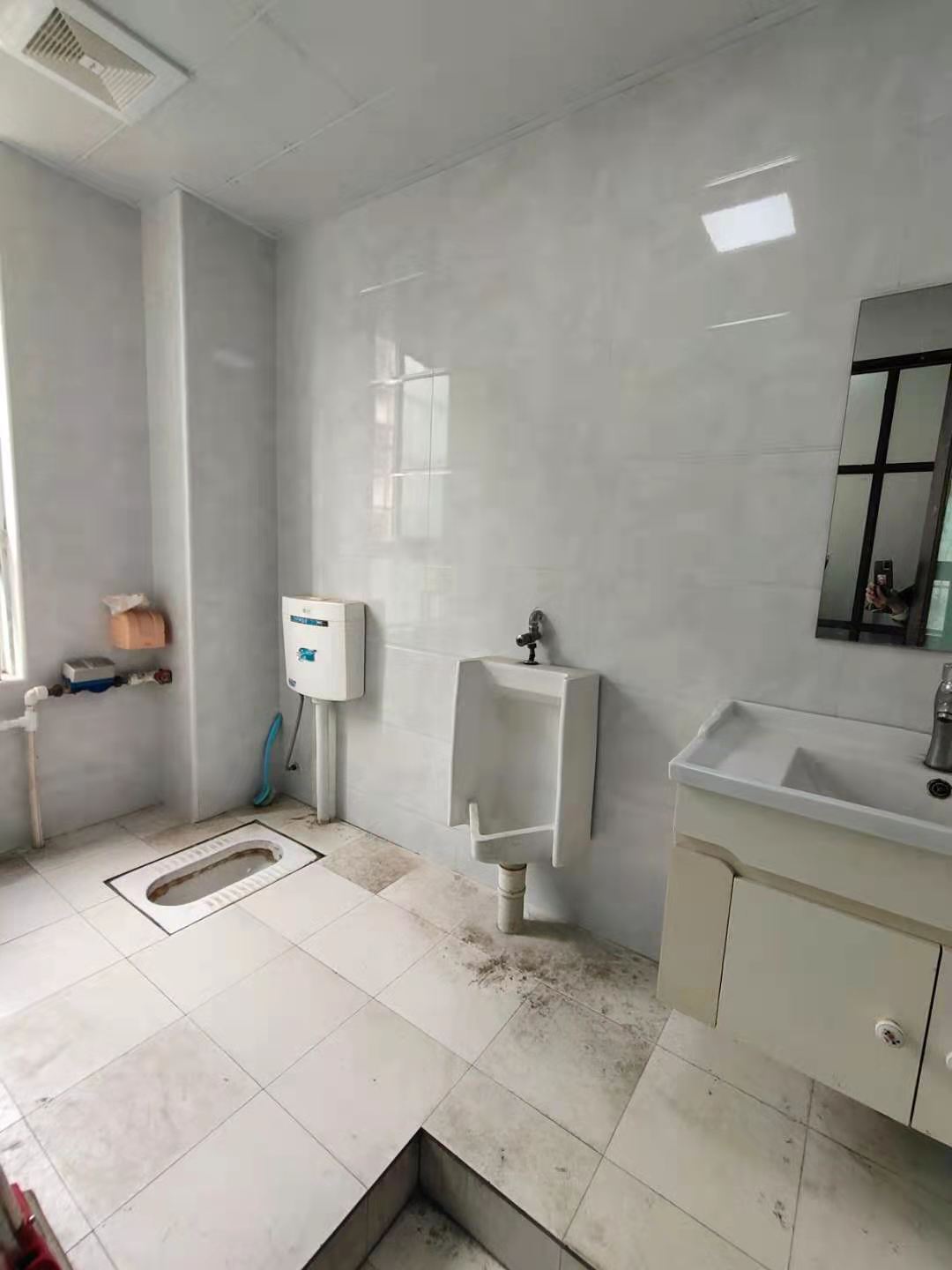 怡馨花地 3室2厅1卫 6000.0元/月 怡馨花地 3室2厅1卫 6000.0元/月室内图