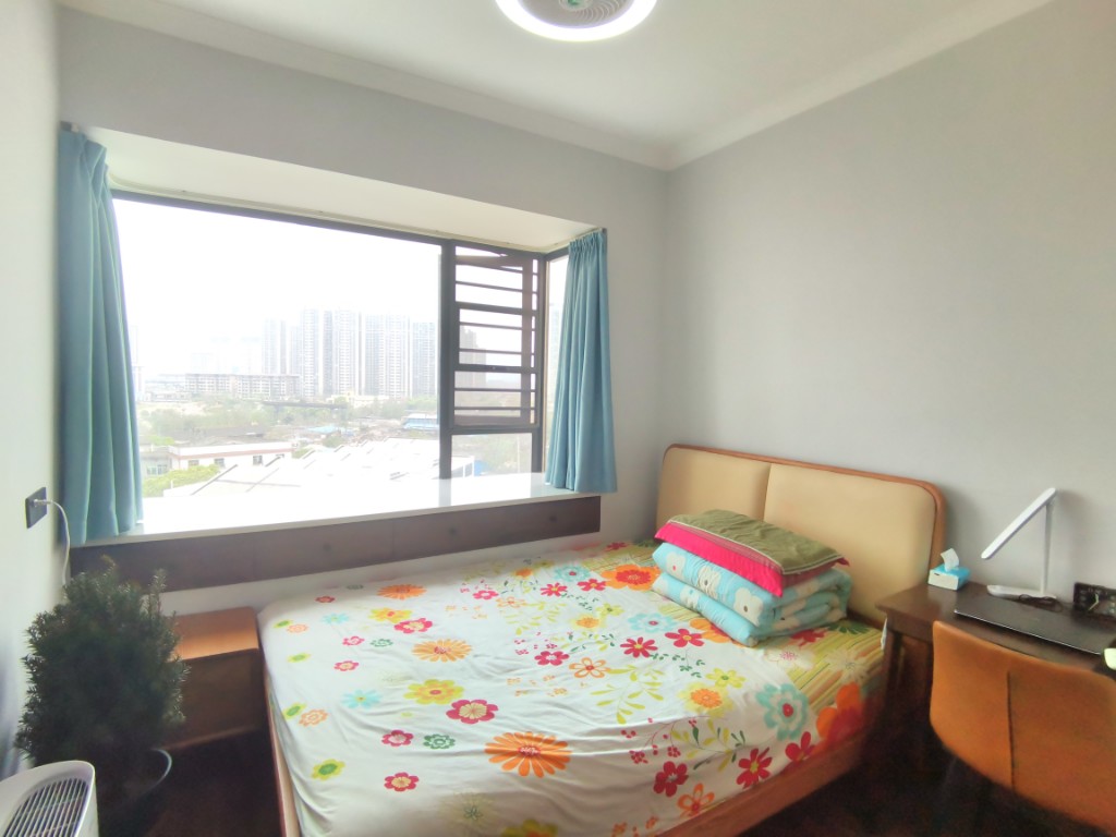 新桂广场  3室2厅2卫    110.0万客厅