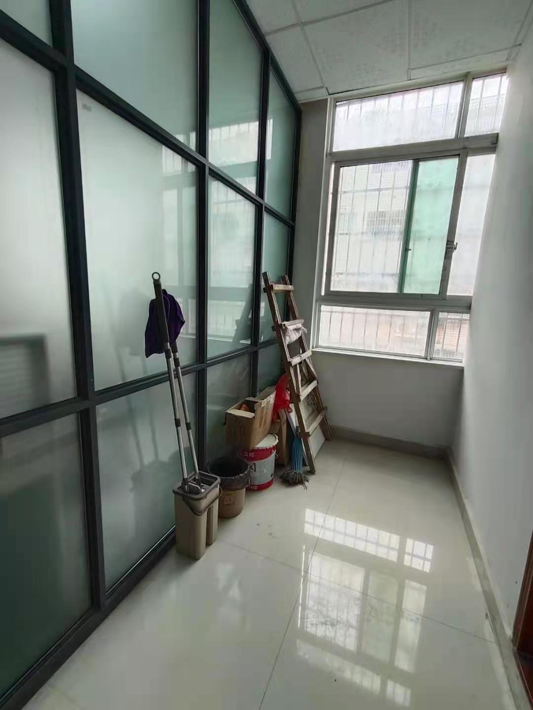 怡馨花地 3室2厅1卫 6000.0元/月 怡馨花地 3室2厅1卫 6000.0元/月室内图