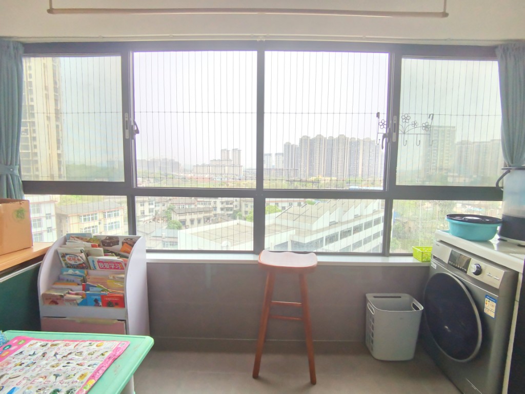 新桂广场 3室2厅2卫 110.0万 新桂广场 3室2厅2卫 110.0万客厅