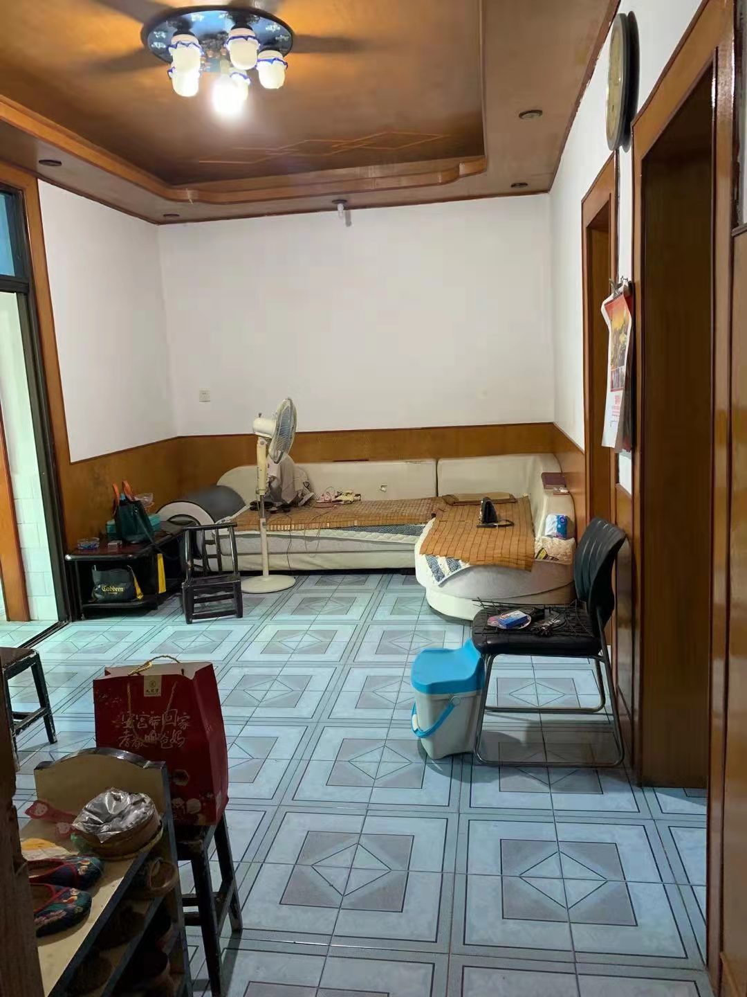 青松小区  2室2厅1卫    30.0万客厅