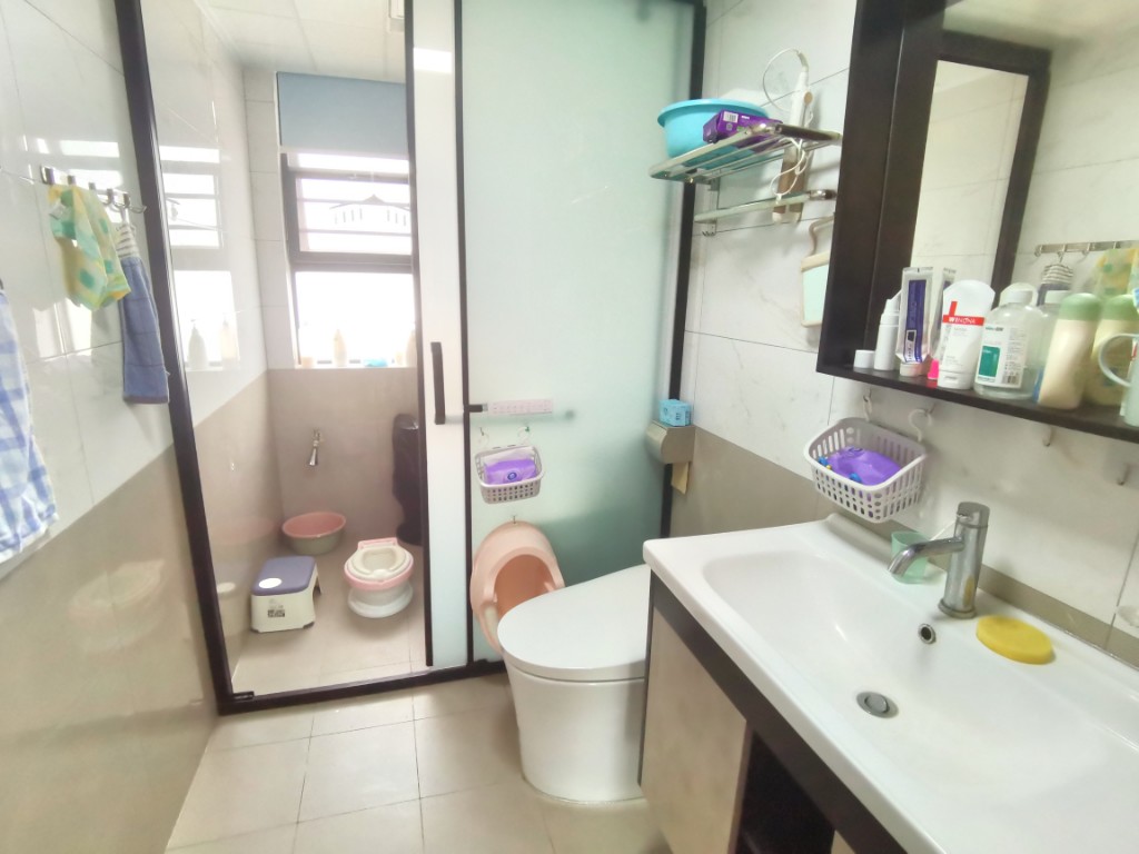 新桂广场 3室2厅2卫 110.0万 新桂广场 3室2厅2卫 110.0万客厅