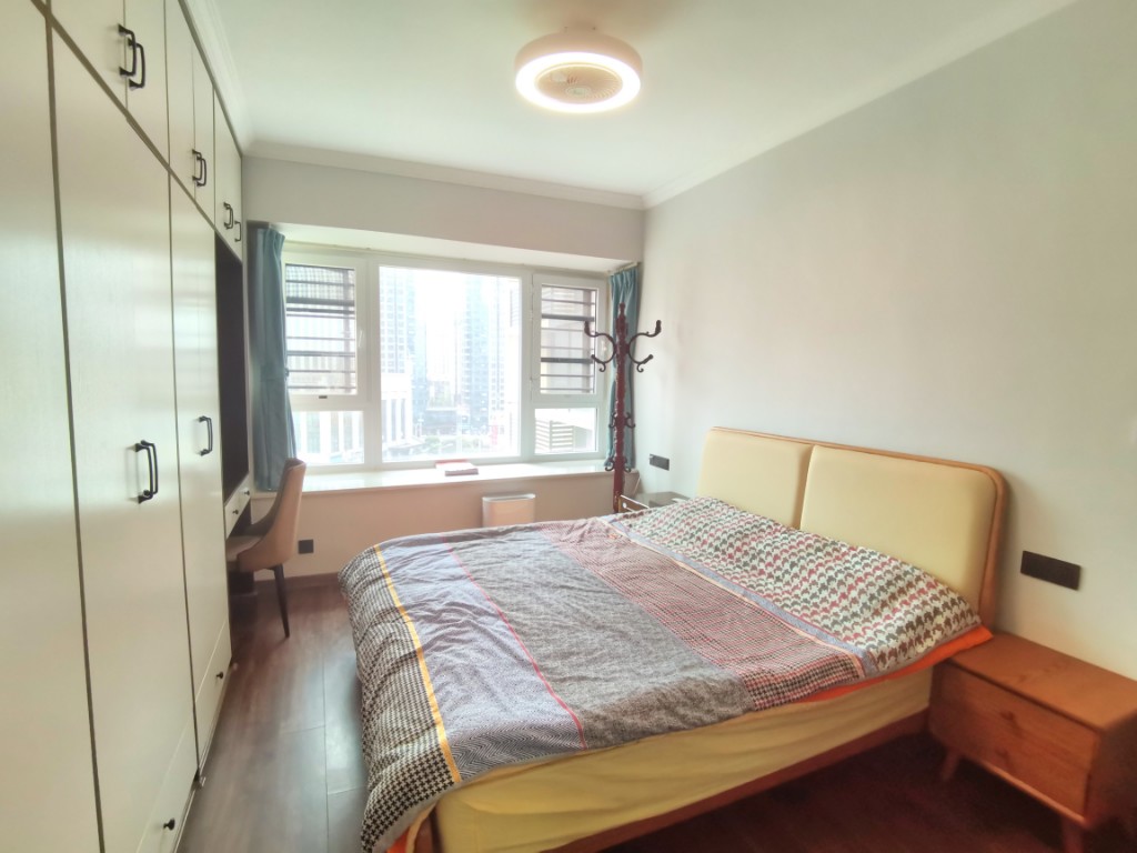 新桂广场  3室2厅2卫    110.0万客厅