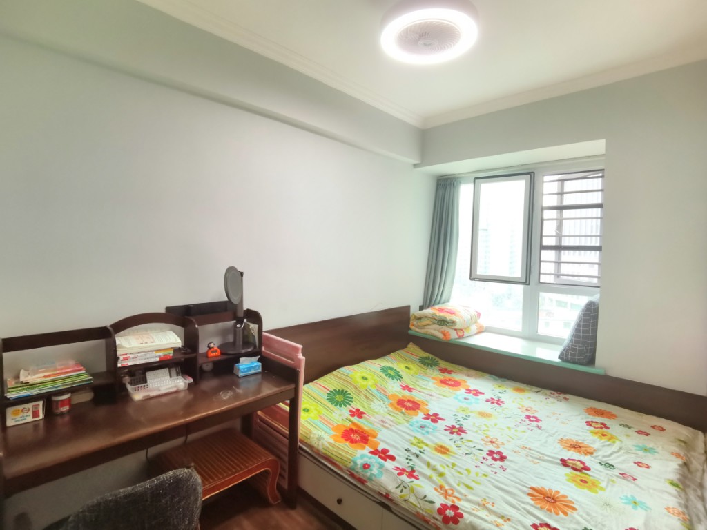 新桂广场  3室2厅2卫    110.0万客厅