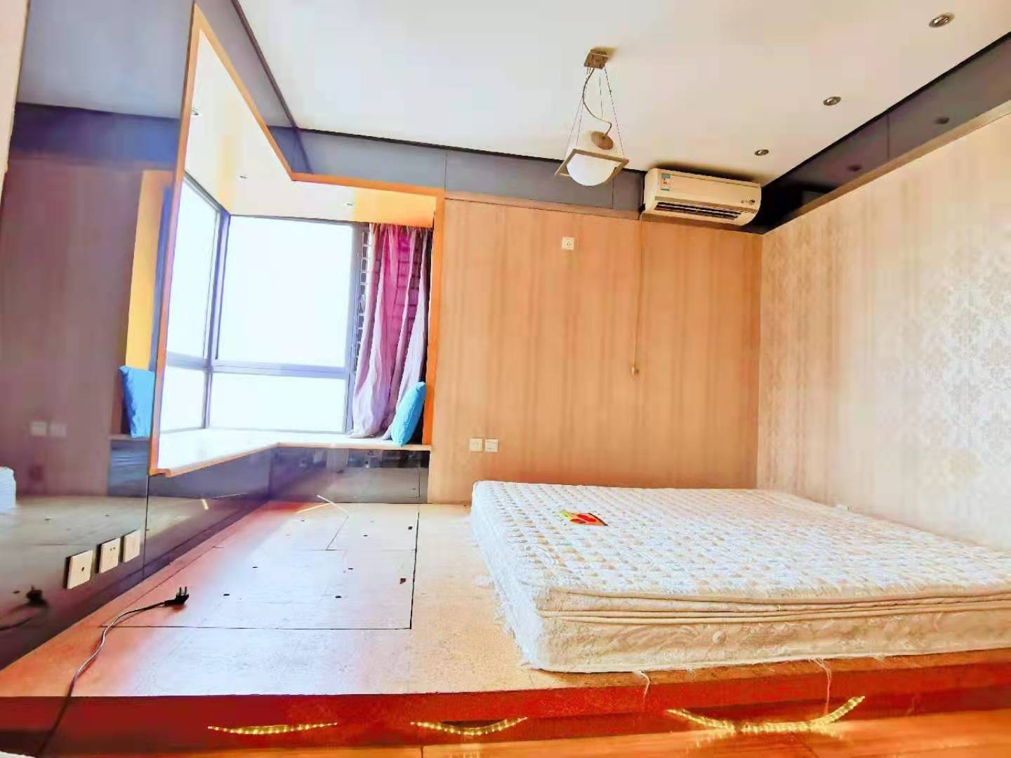 华城国际  2室1厅2卫   170.00万卧室