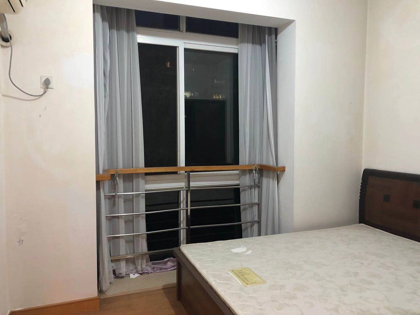 圣爵菲斯  3室2厅2卫    2300.0元/月室内图