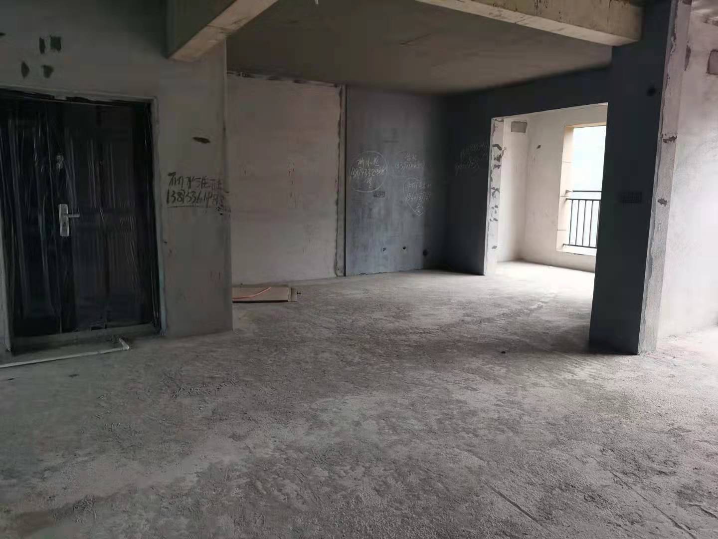 铂金汉宫  3室2厅2卫    91.8万 铂金汉宫  3室2厅2卫    91.8万卫生间