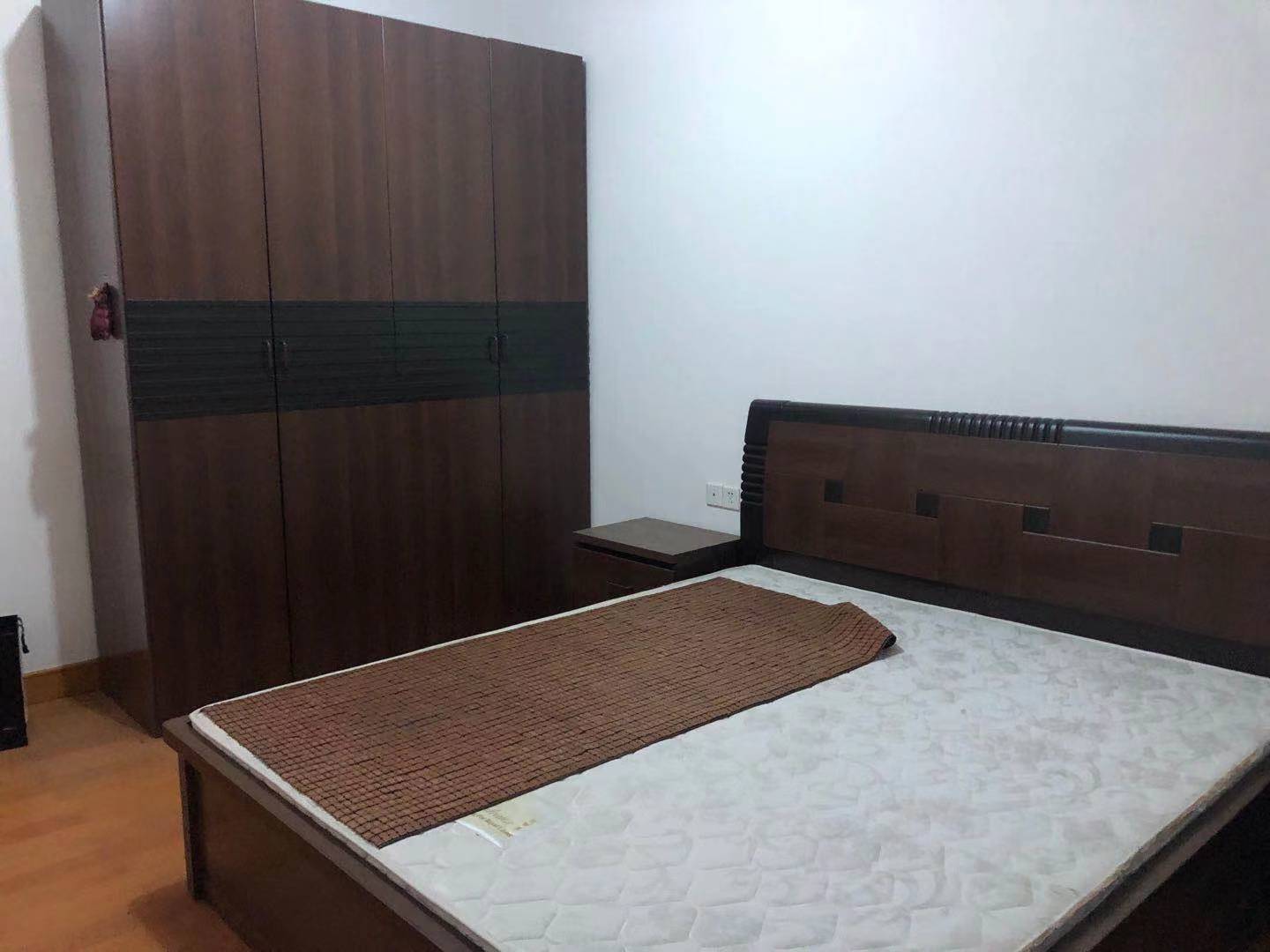 圣爵菲斯  3室2厅2卫    2300.0元/月室内图