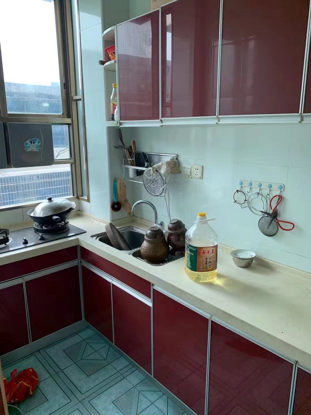 青松小区  2室2厅1卫    30.0万厨房