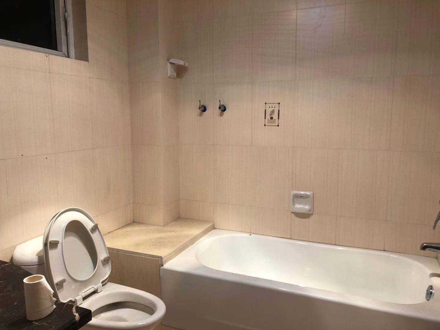 圣爵菲斯  3室2厅2卫    2300.0元/月室内图