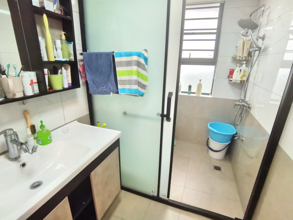 新桂广场  3室2厅2卫    110.0万客厅