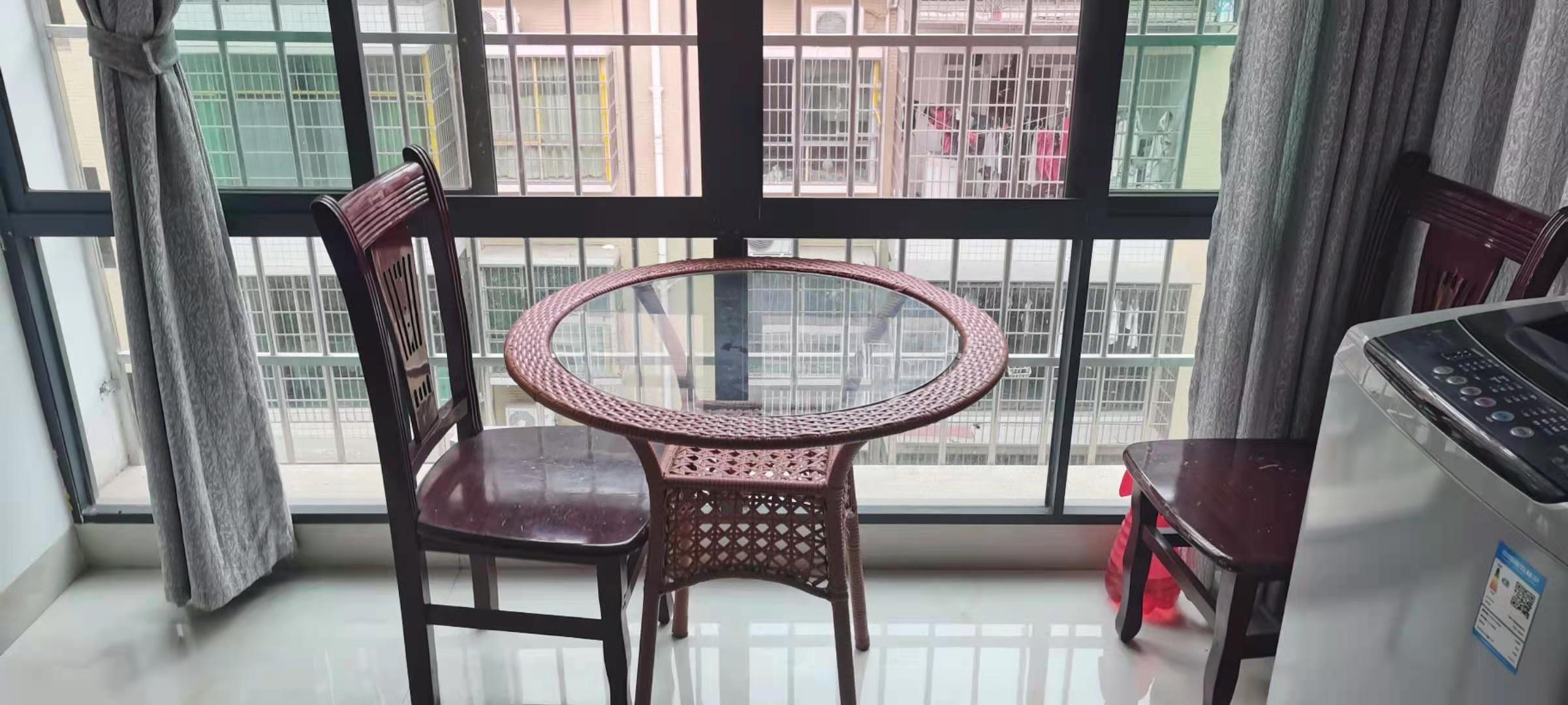 长湖小区 1室1厅1卫 1000.0元/月 长湖小区 1室1厅1卫 1000.0元/月室内图