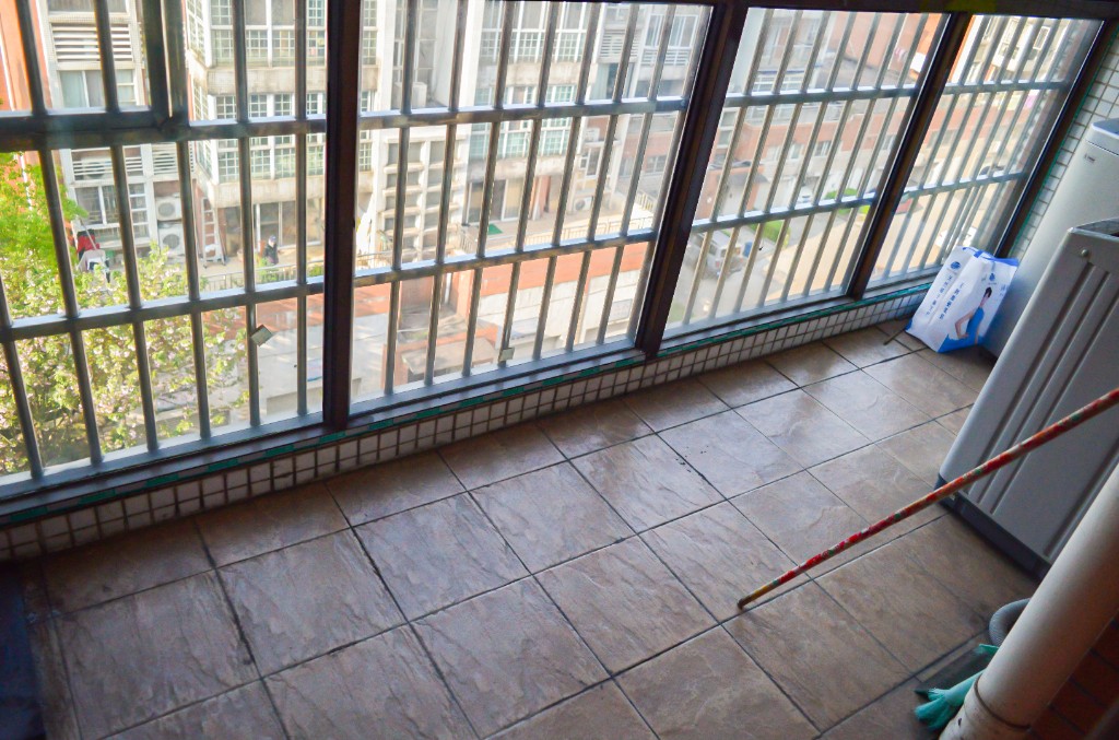 丽景雅苑 4室2厅2卫 46.0万 丽景雅苑 4室2厅2卫 46.0万卫生间