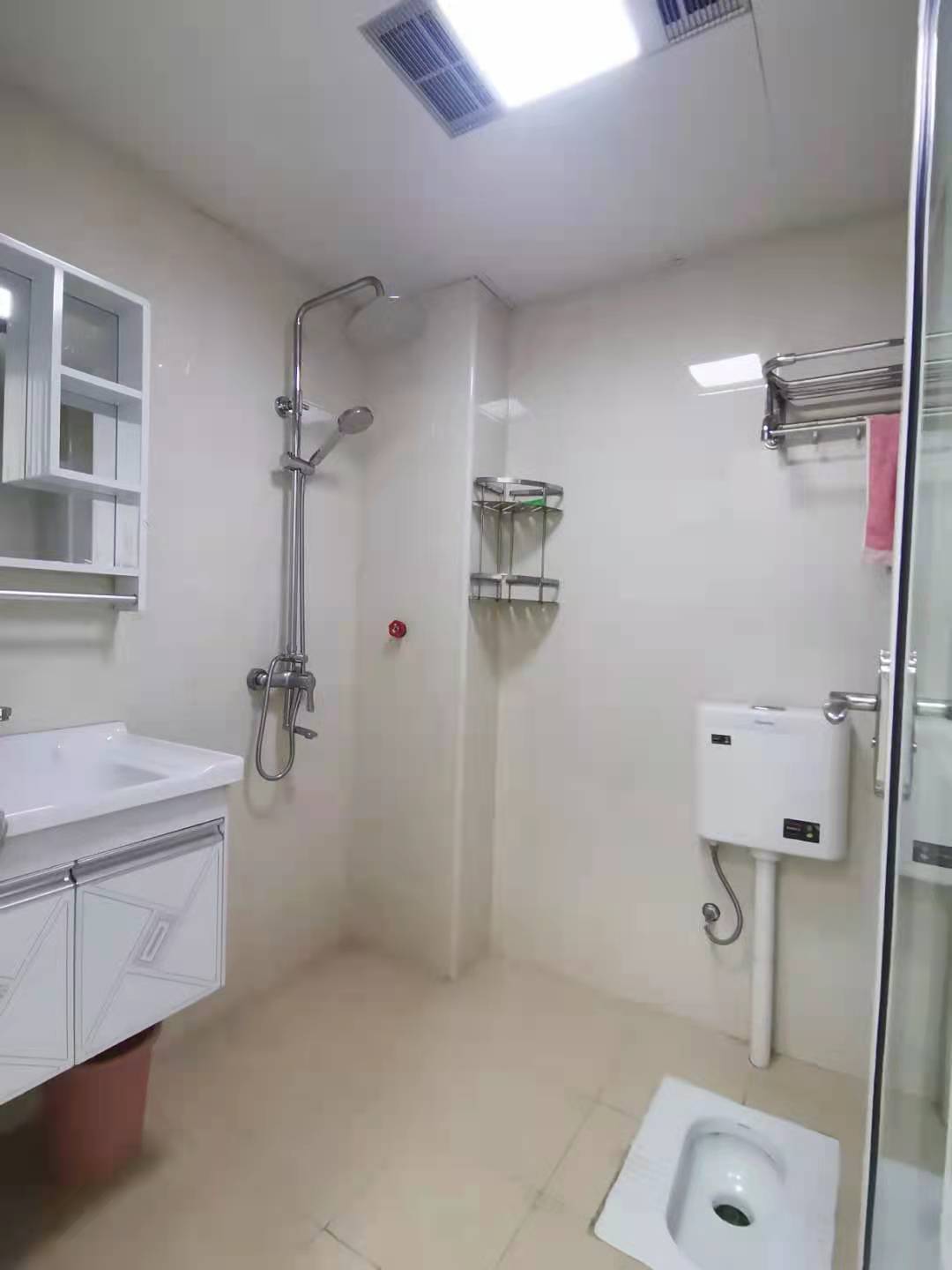 宇元万向城  1室1厅1卫    1500.0元/月 宇元万向城  1室1厅1卫    1500.0元/月室内图