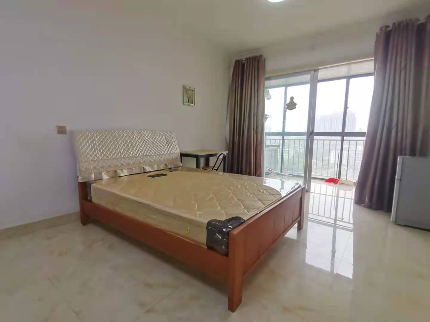 宇元万向城  1室1厅1卫    1500.0元/月 宇元万向城  1室1厅1卫    1500.0元/月室内图