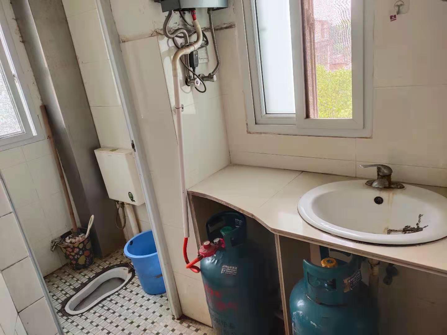 化工学校单位房 3室2厅1卫 800.0元/月 化工学校单位房 3室2厅1卫 800.0元/月室内图