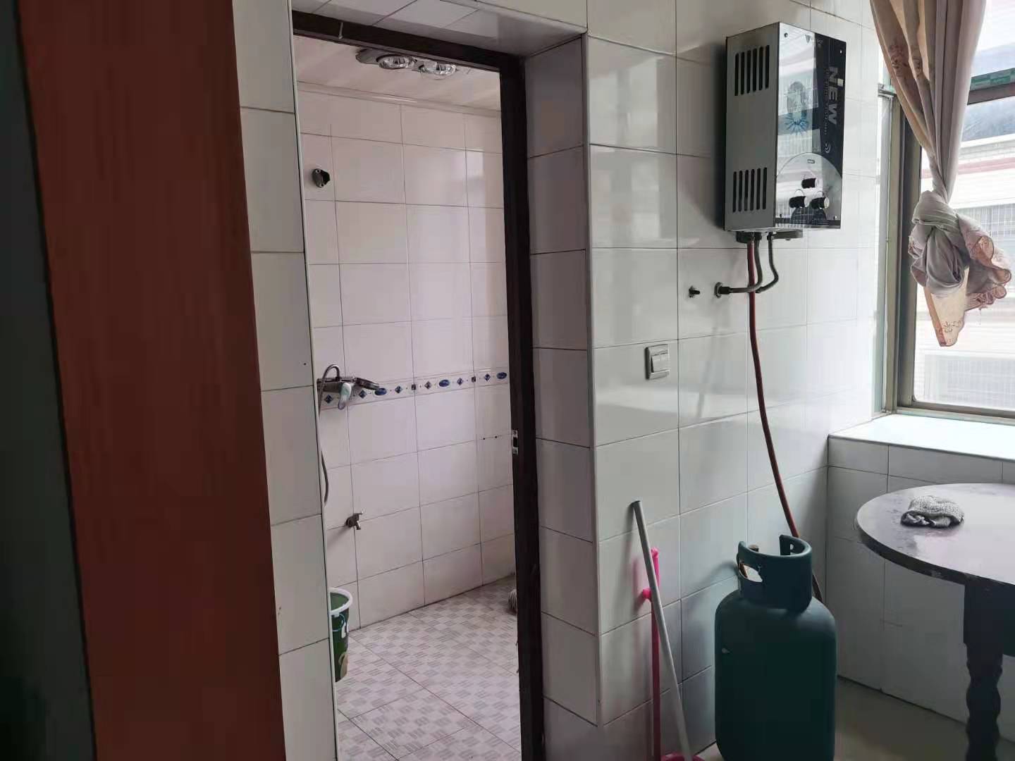 羊舞岭小区 2室1厅1卫 700.0元/月 羊舞岭小区 2室1厅1卫 700.0元/月室内图