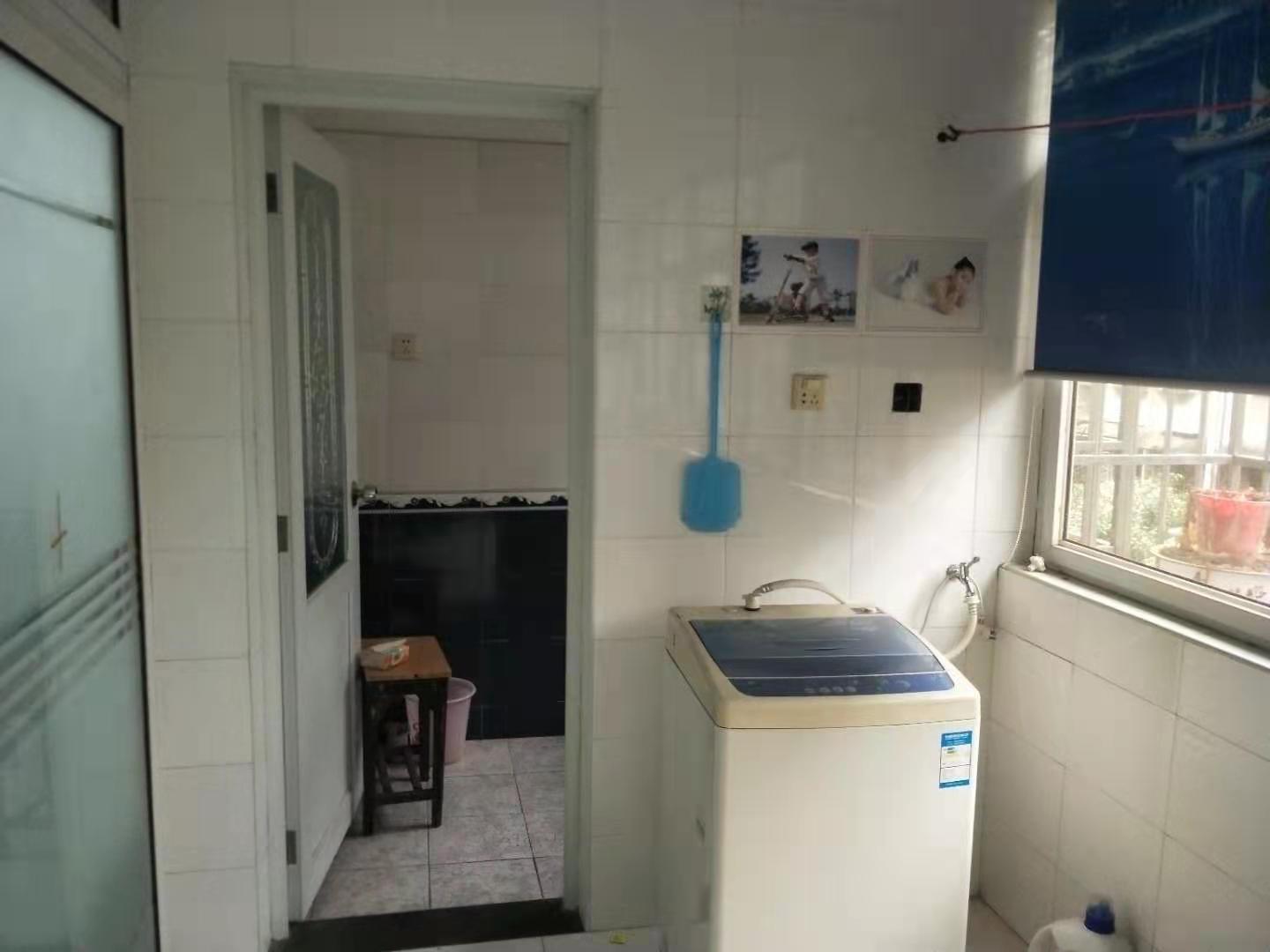 715矿小区  3室2厅2卫    1400.0元/月 715矿小区  3室2厅2卫    1400.0元/月室内图