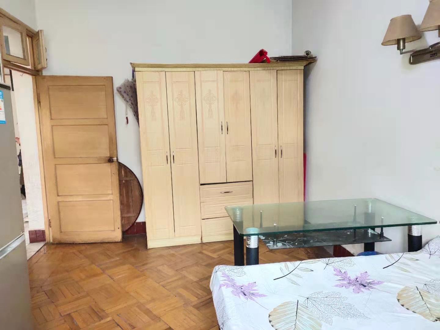 化工学校单位房 3室2厅1卫 800.0元/月 化工学校单位房 3室2厅1卫 800.0元/月室内图