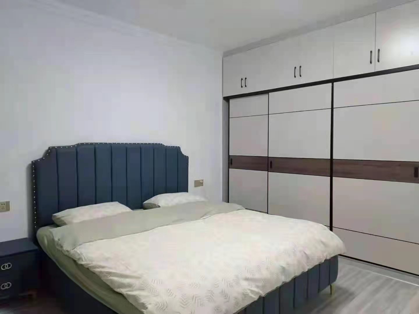 桃花山庄小区  3室2厅1卫    52.8万客厅