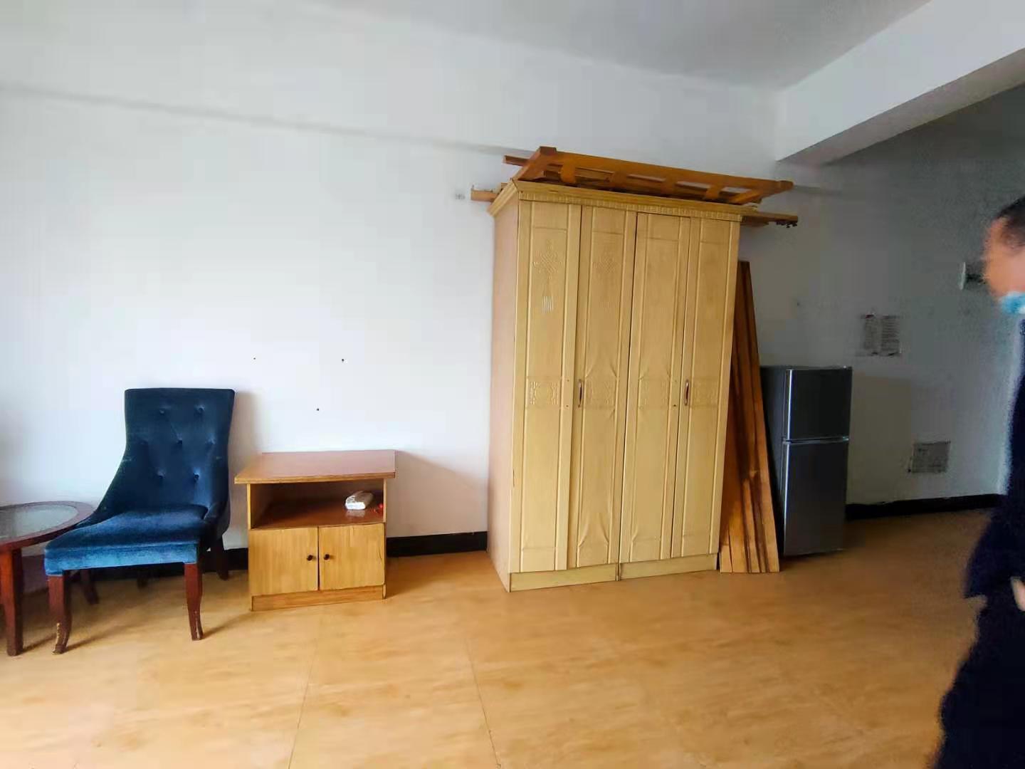 环球国际大厦  1室1厅1卫    1200.0元/月 环球国际大厦  1室1厅1卫    1200.0元/月小区图