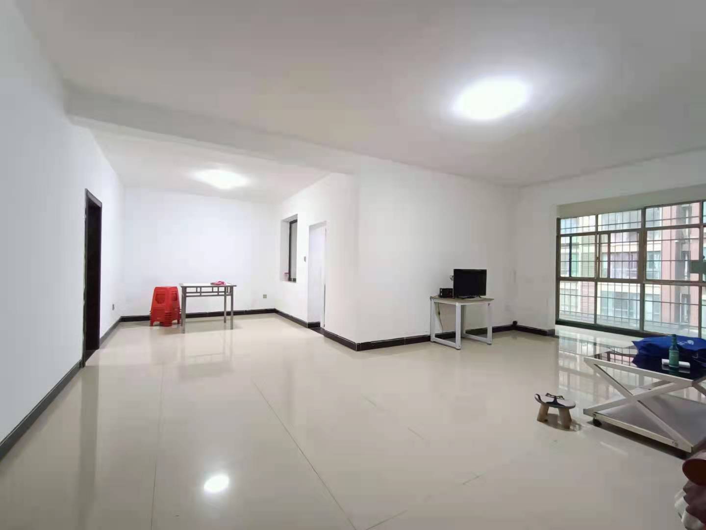 雅士林安置房 3室2厅1卫 1200.0元/月 雅士林安置房 3室2厅1卫 1200.0元/月室内图