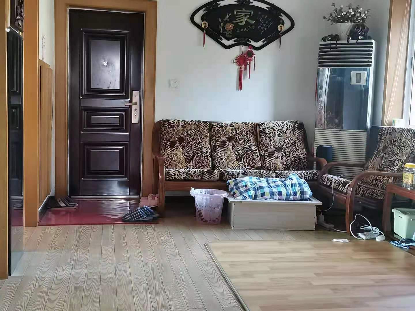 益阳师范家属区 3室2厅1卫 52.0万 益阳师范家属区 3室2厅1卫 52.0万客厅