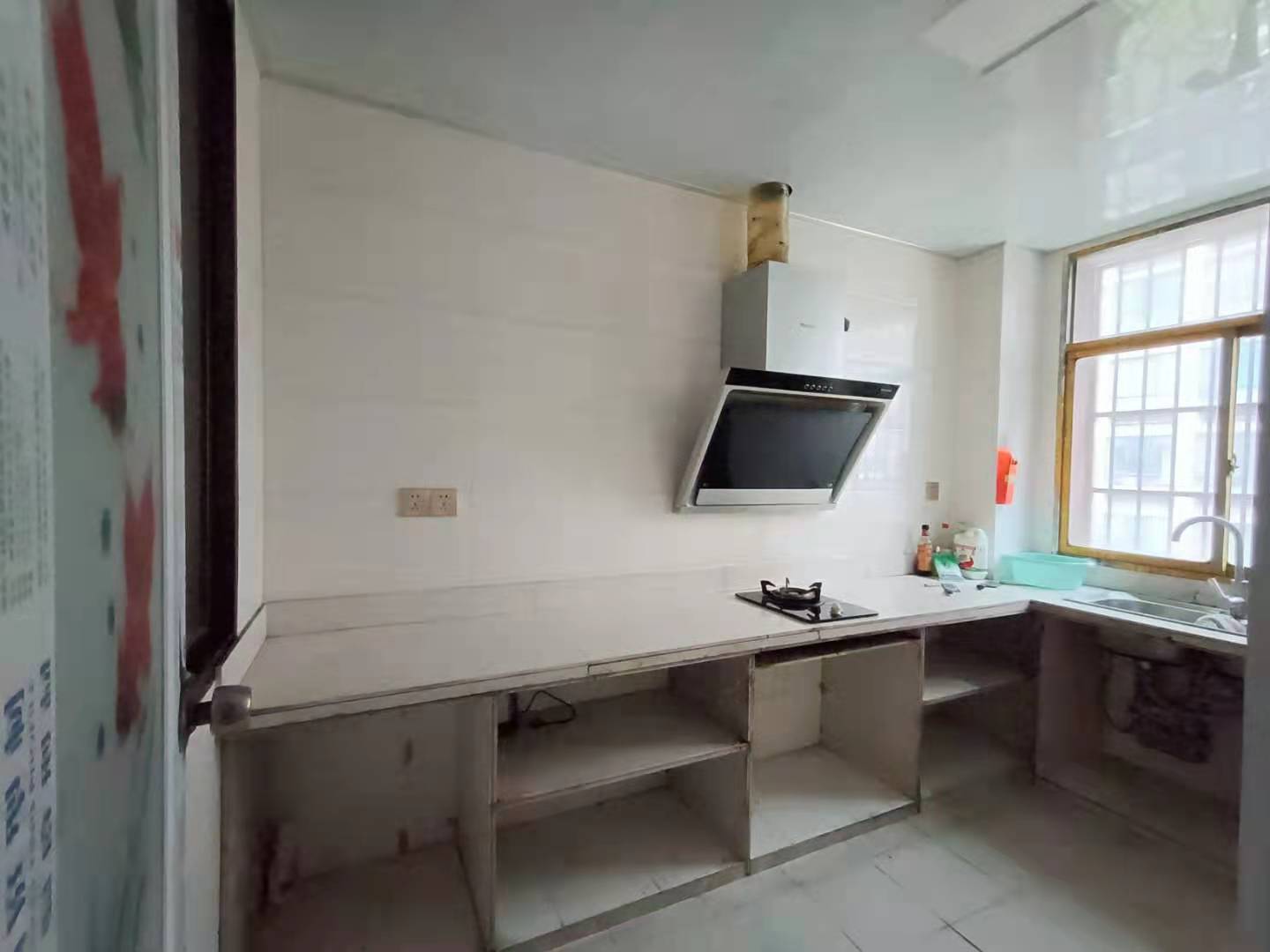 雅士林安置房 3室2厅1卫 1200.0元/月 雅士林安置房 3室2厅1卫 1200.0元/月室内图