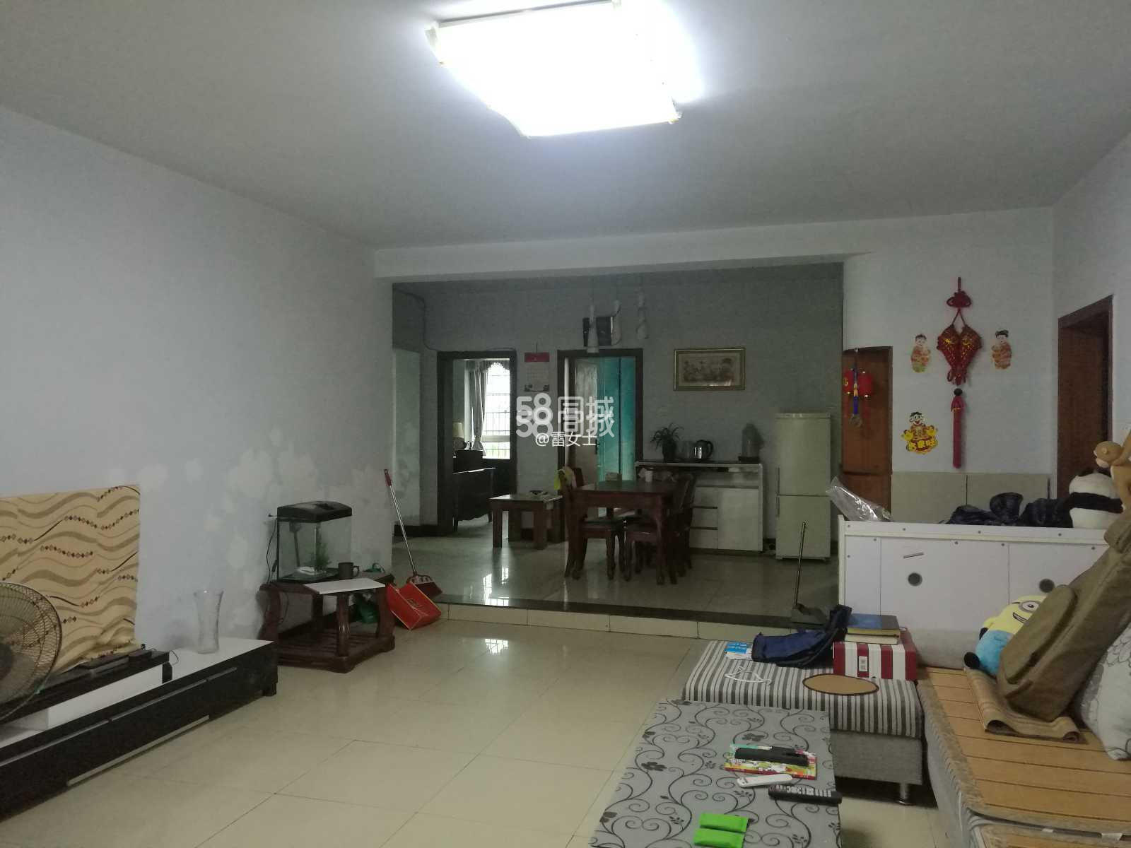 中房东方嘉园  3室2厅2卫   1600.00元/月室内图