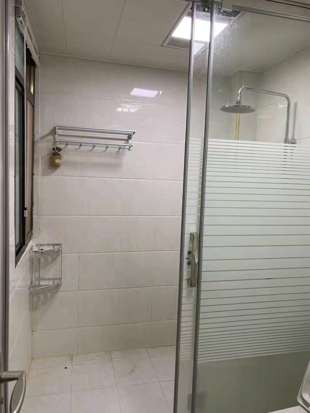 盛世华庭  4室2厅2卫    118.0万 盛世华庭  4室2厅2卫    118.0万卧室