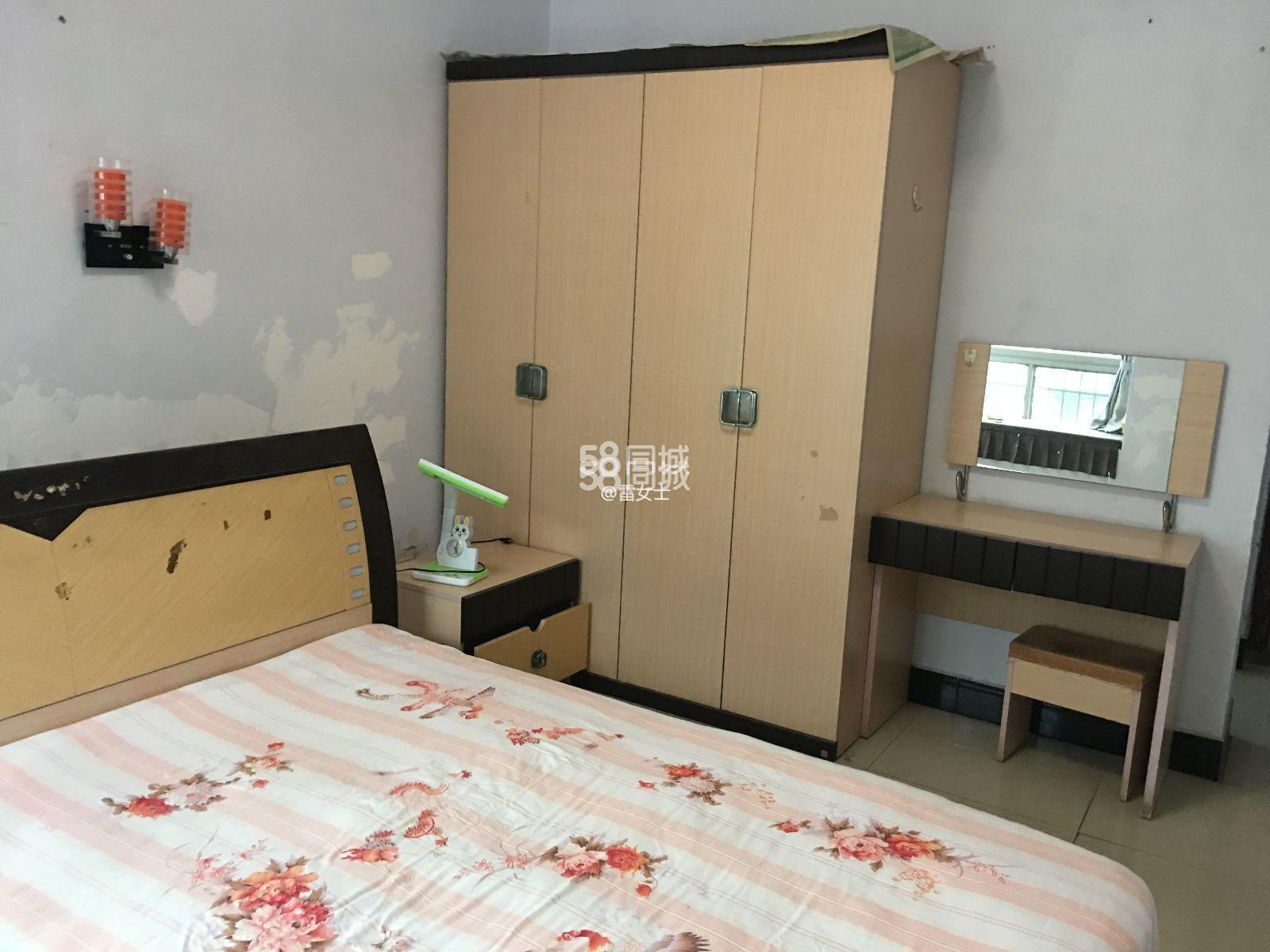 中房东方嘉园  3室2厅2卫   1600.00元/月室内图