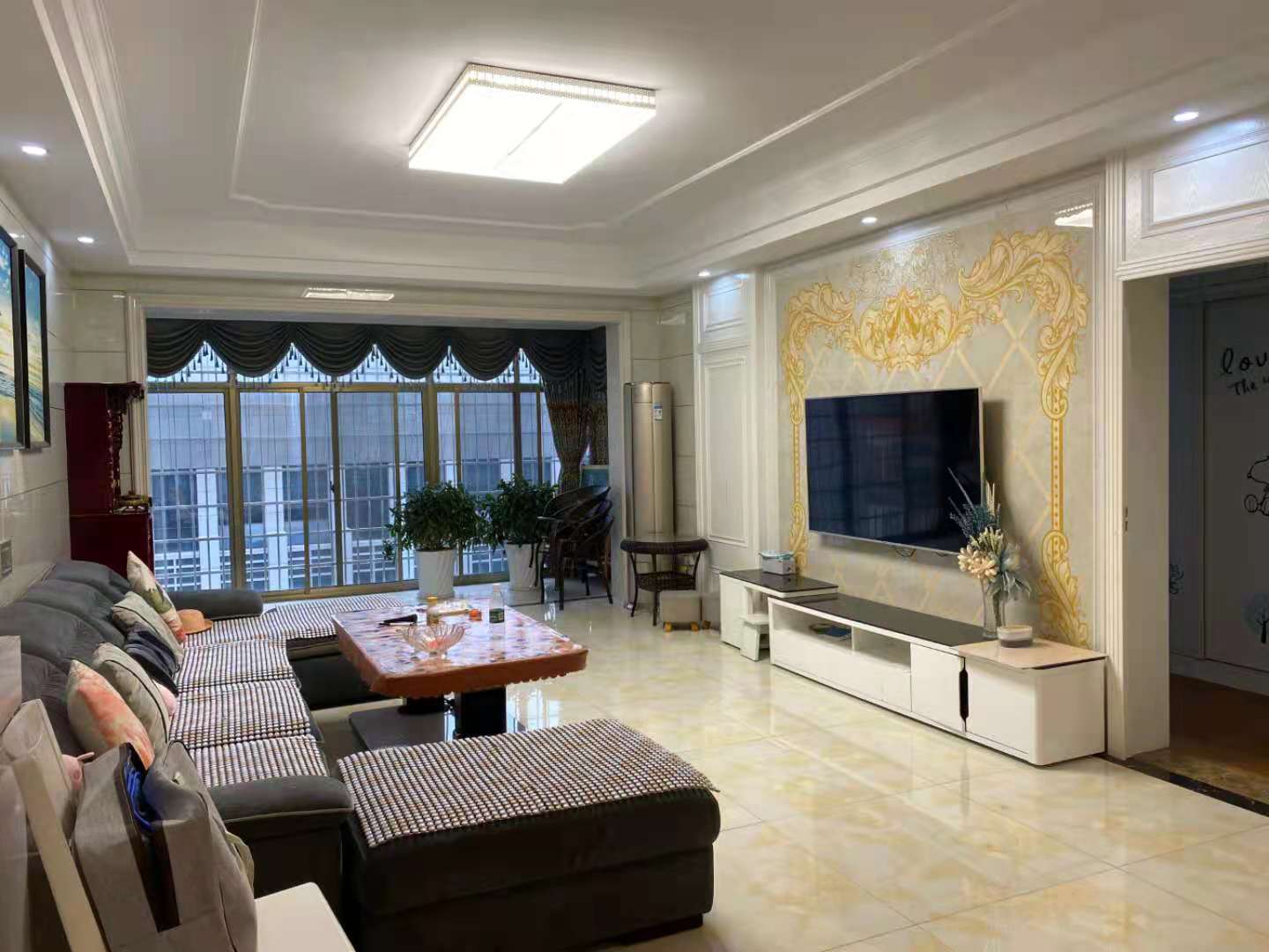 盛世华庭  4室2厅2卫    118.0万 盛世华庭  4室2厅2卫    118.0万卧室