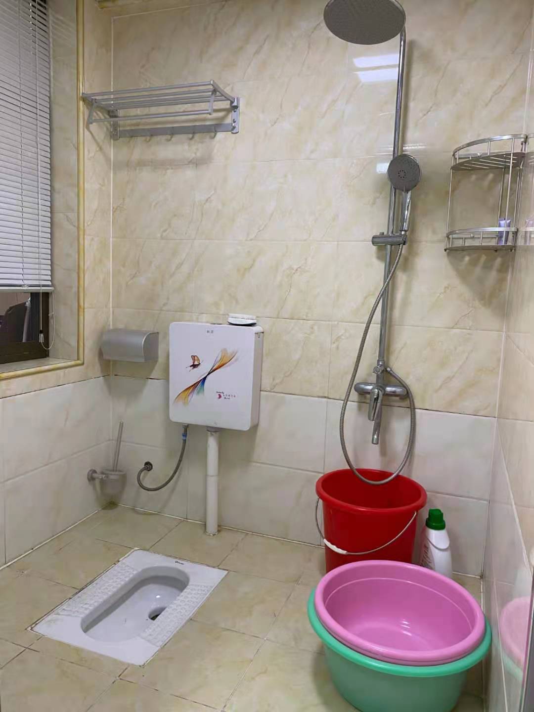 盛世华庭  4室2厅2卫    118.0万 盛世华庭  4室2厅2卫    118.0万客厅